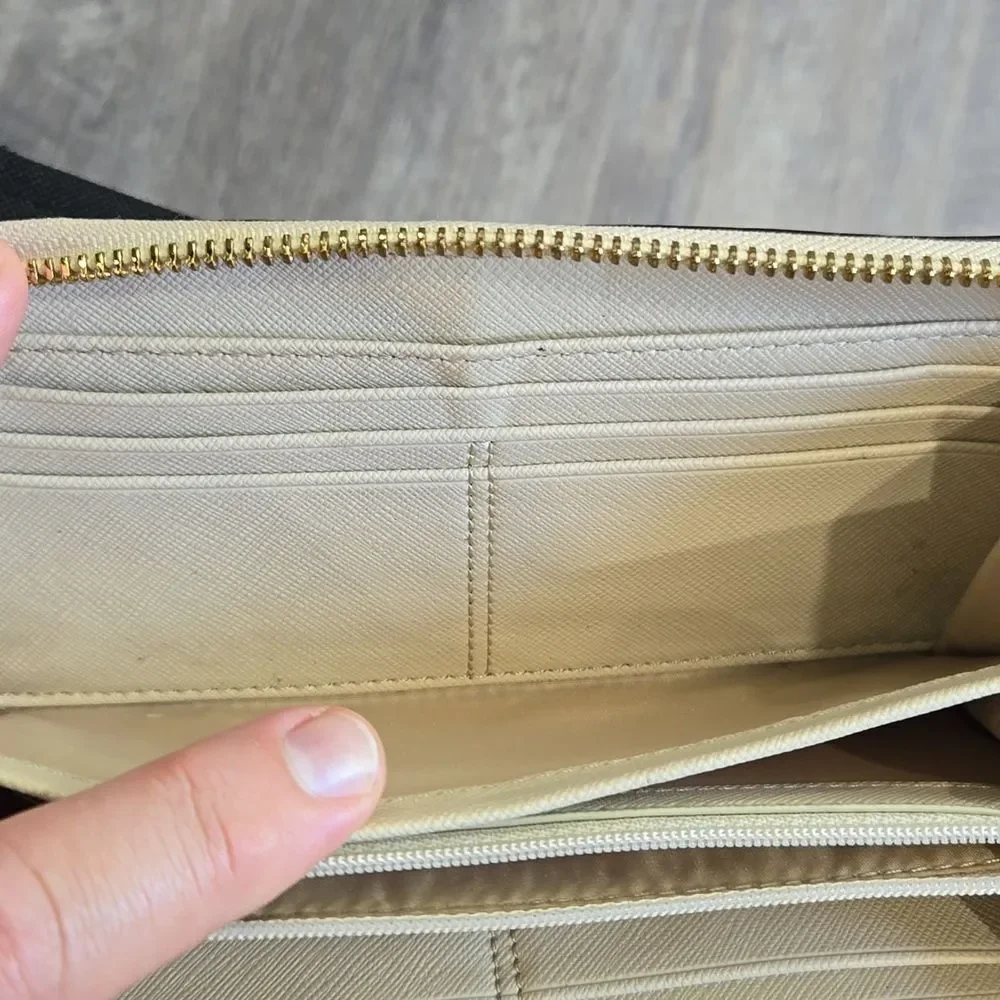 🐢 Coach Avery Embossed roc accordion zip wallet